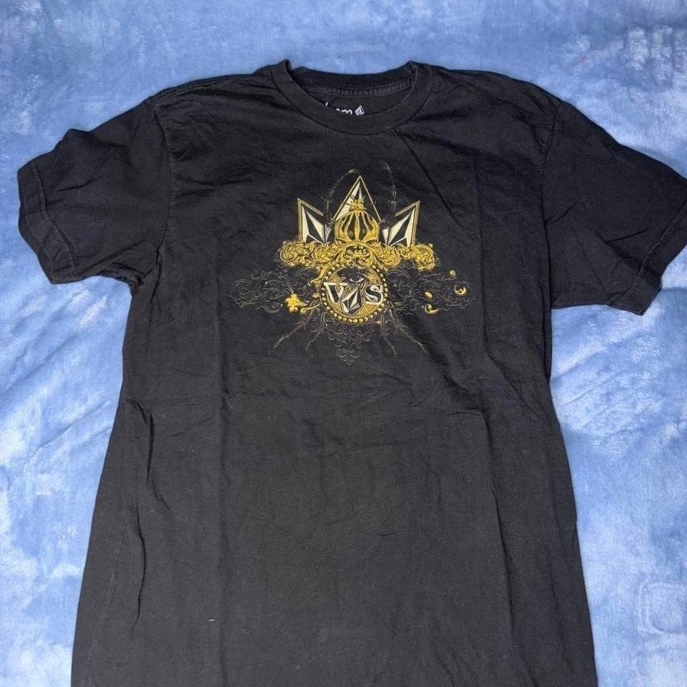 Early 2000s volcom t shirt men size large